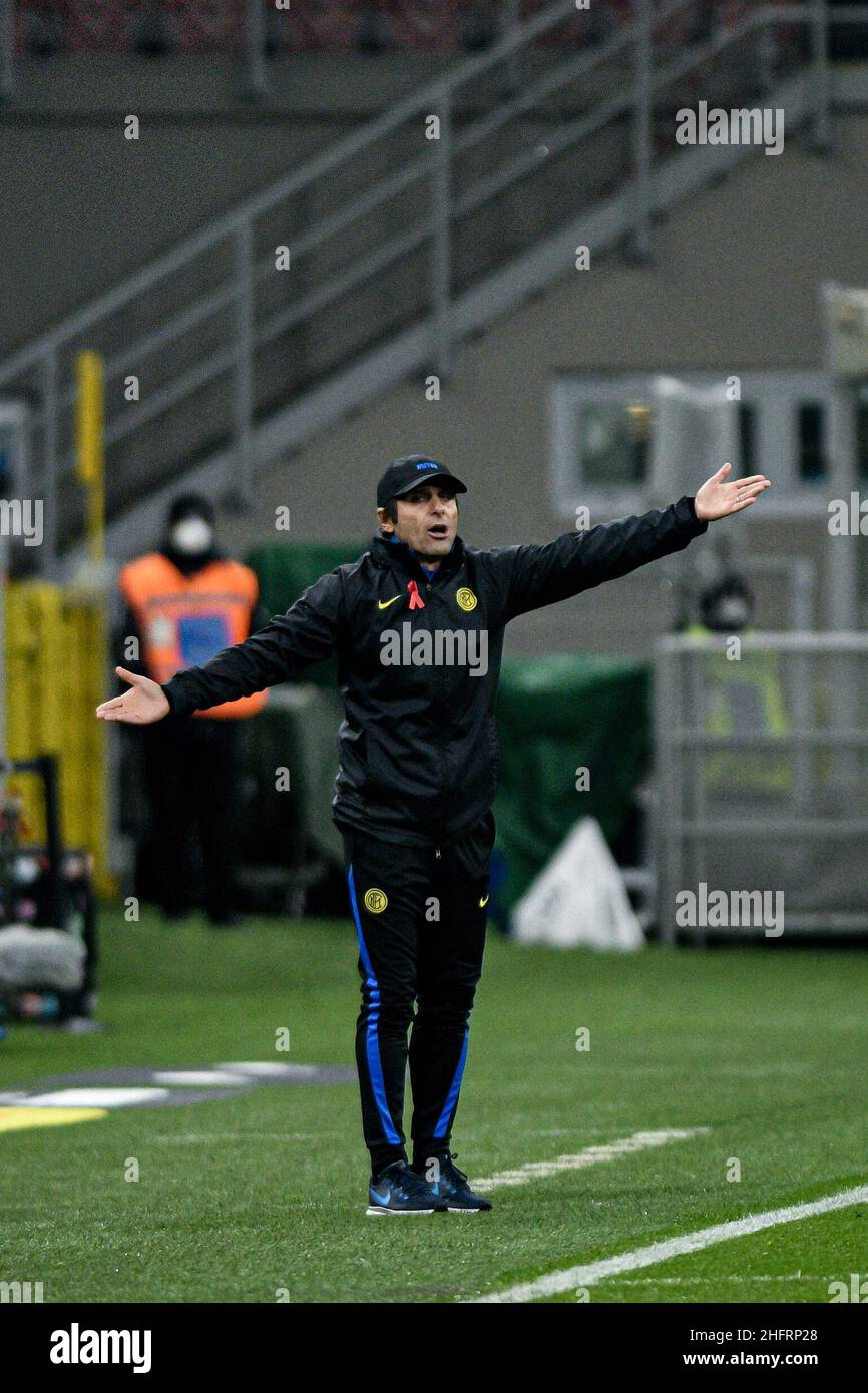 Foto Piero Crociatti / LaPresse 05/12/2020 - Milano, Italia Sport, Calcio Inter vs Bologna - Campionato italiano di calcio Serie A TIM 2020-2021 - Stadio San Siro nella foto: Antonio Conte Foto Piero Crociatti / LaPresse 05/12/2020 - Milano, Italia Sport, Calcio Inter vs Bologna - Serie A Tim Campionato Italiano di Calcio 2020-2021 - Stadio San Siro nella foto: Antonio Conte Foto Stock