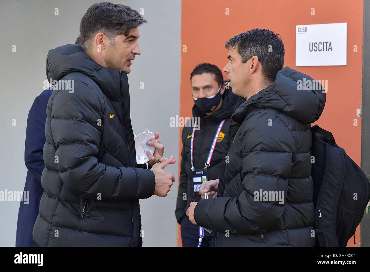 Fabio Rossi/AS Roma/LaPresse 13/12/2020 Bologna (Italia) Sport Soccer Bologna-Roma Campionato Italiano Calcio Serie A Tim 2020/2021 - Stadio Dall'Ara nella foto: Paulo Fonseca, Nuno Campos Foto Stock