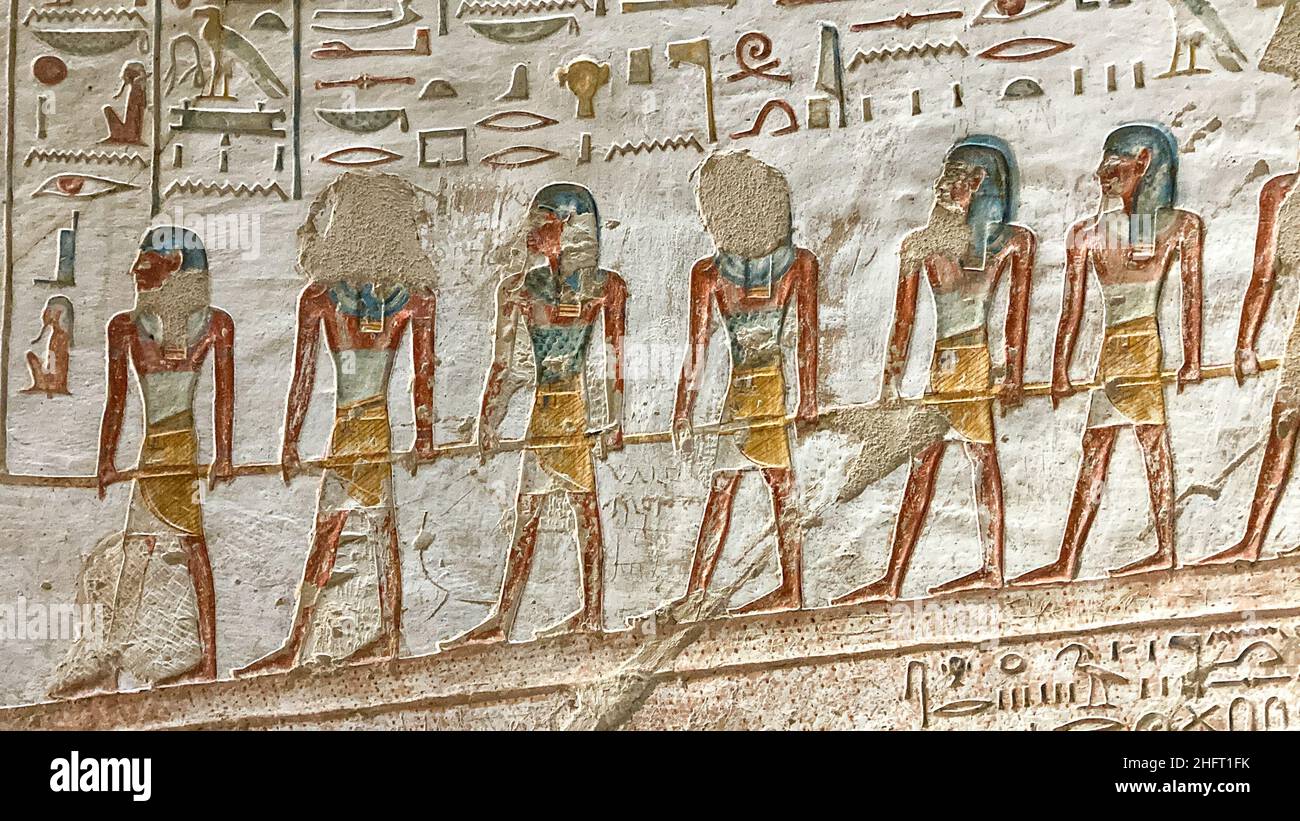 Disegni e geroglifici sulle pareti della tomba di Merenpta nella Valle dei Re vicino a Luxor, Egitto. Foto Stock