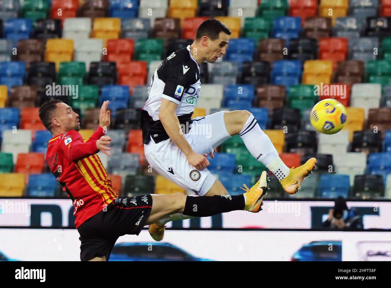 Andrea Bressanutti/LaPresse 23 dicembre 2020 Udine, Italia sport soccer Udinese vs Benevento - Campionato Italiano Calcio League A Tim 2020/2021 - Dacia Arena Stadium nella foto: Lasagna kevin Foto Stock