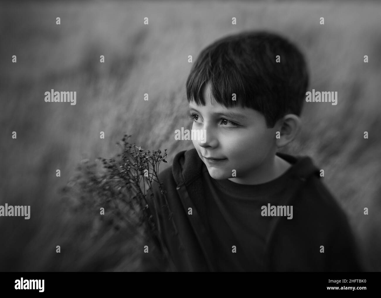 Ragazzo, ritratto di bambino, bambini, all'aperto, bianco e nero Foto Stock