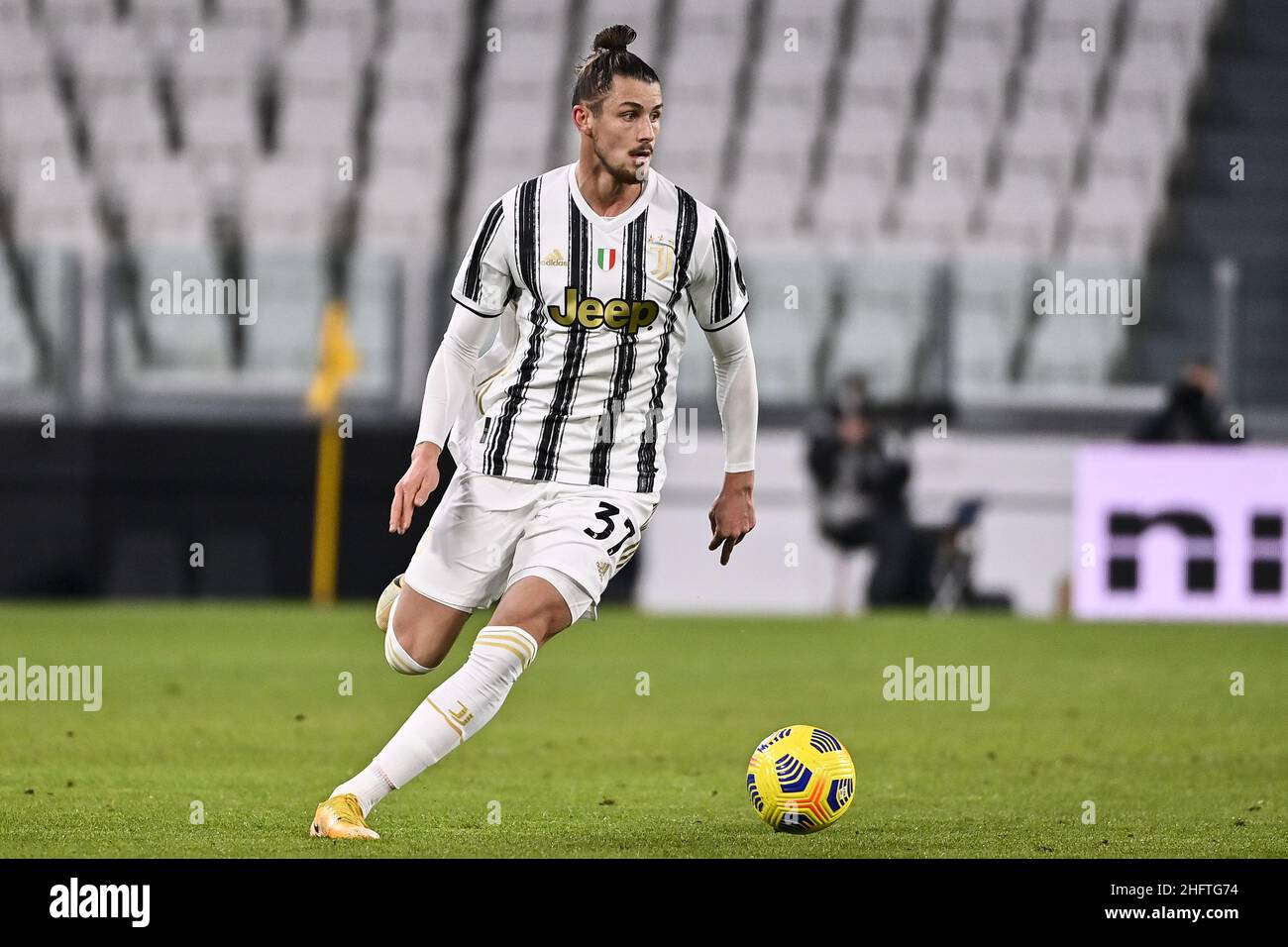 Marco Alpozzi/LaPresse 13 gennaio 2021 Torino, Italia sport soccer Juventus Vs Sassuolo - Tim Cup 2020/2021 - ottanta alla finale - Stadio Allianz nella foto: Dragusin Radu (Juventus F.C.); Foto Stock