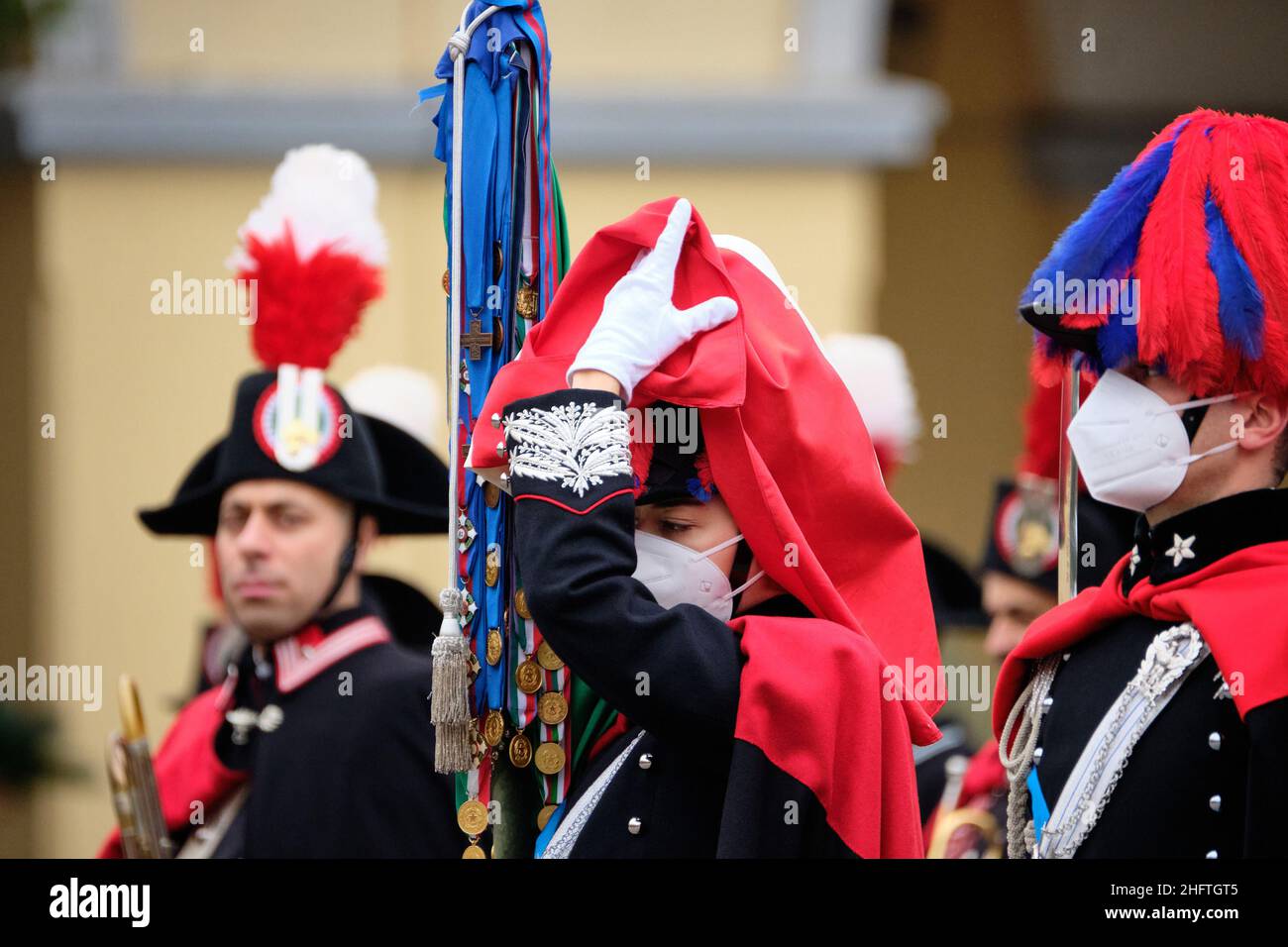 Mauro Scrobogna /LaPresse 15 gennaio 2021  Roma, Italia News Carabinieri - Comandante Installazione generale nella foto: Un piccolo e curioso incidente con la bandiera di guerra dell'arma Foto Stock