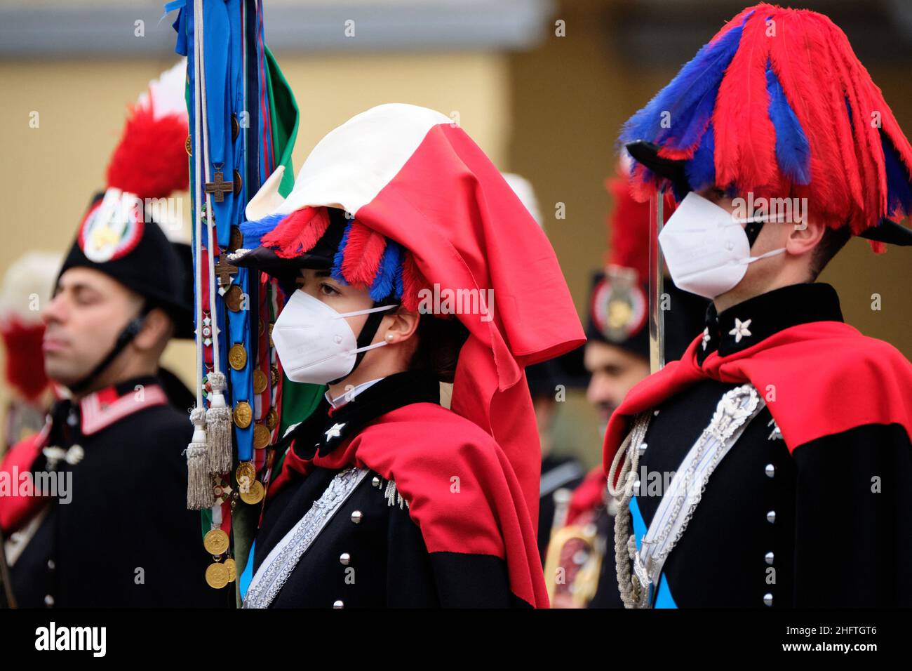 Mauro Scrobogna /LaPresse 15 gennaio 2021  Roma, Italia News Carabinieri - Comandante Installazione generale nella foto: Un piccolo e curioso incidente con la bandiera di guerra dell'arma Foto Stock