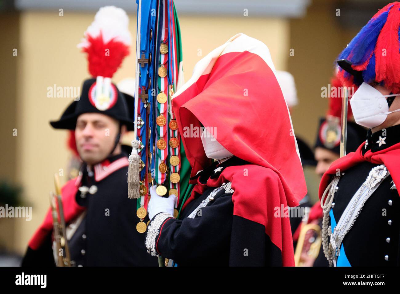 Mauro Scrobogna /LaPresse 15 gennaio 2021  Roma, Italia News Carabinieri - Comandante Installazione generale nella foto: Un piccolo e curioso incidente con la bandiera di guerra dell'arma Foto Stock