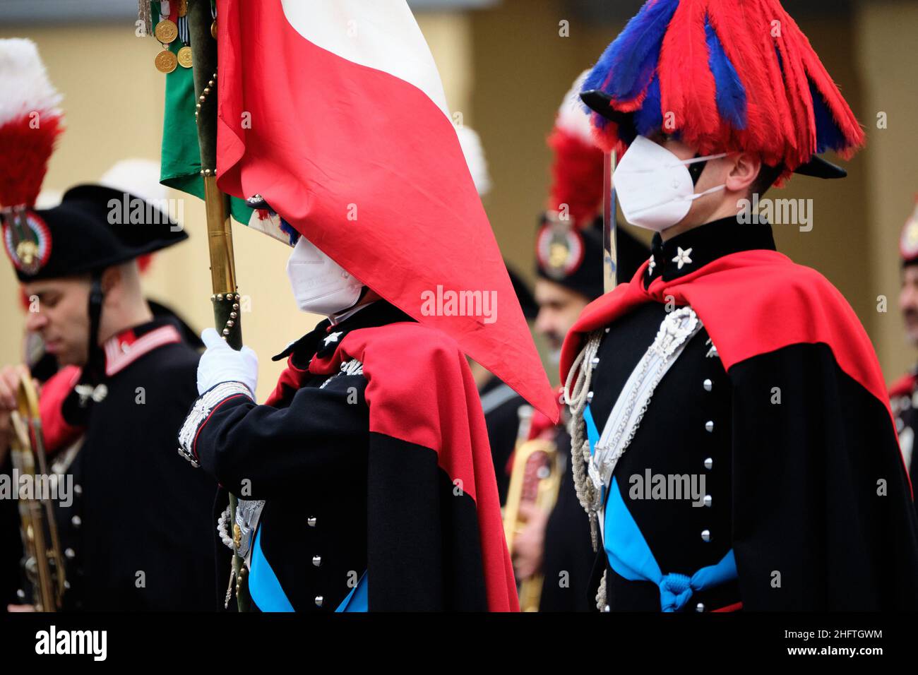 Mauro Scrobogna /LaPresse 15 gennaio 2021  Roma, Italia News Carabinieri - Comandante Installazione generale nella foto: Un piccolo e curioso incidente con la bandiera di guerra dell'arma Foto Stock