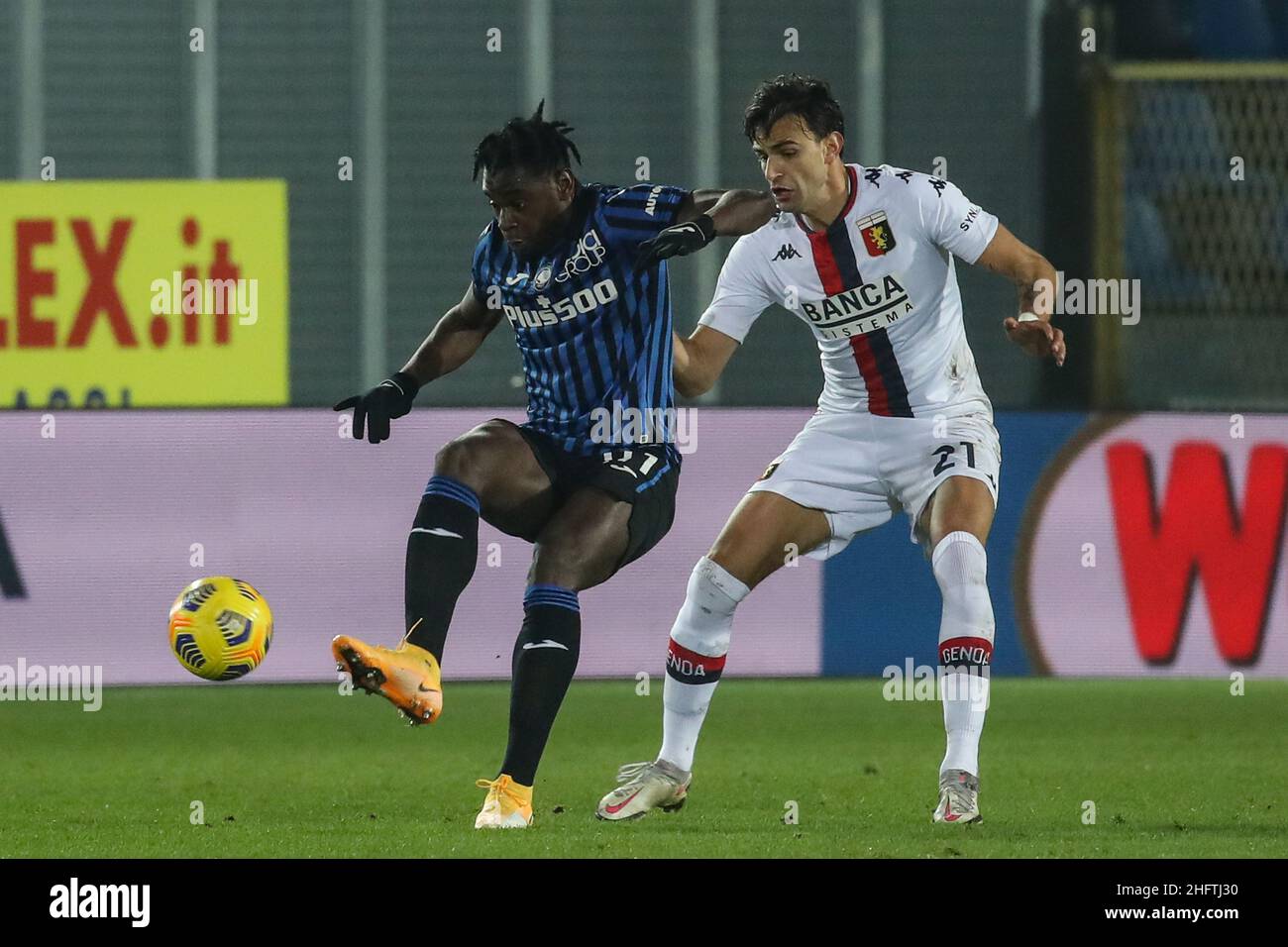 Stefano Nicoli/LaPresse 17-01-2021 Sport Soccer Atalanta vs Genova Serie A Tim 2020/2021 Stadio Gewiss nella foto Duvan Zapata Ivan Radovanovic Foto Stock