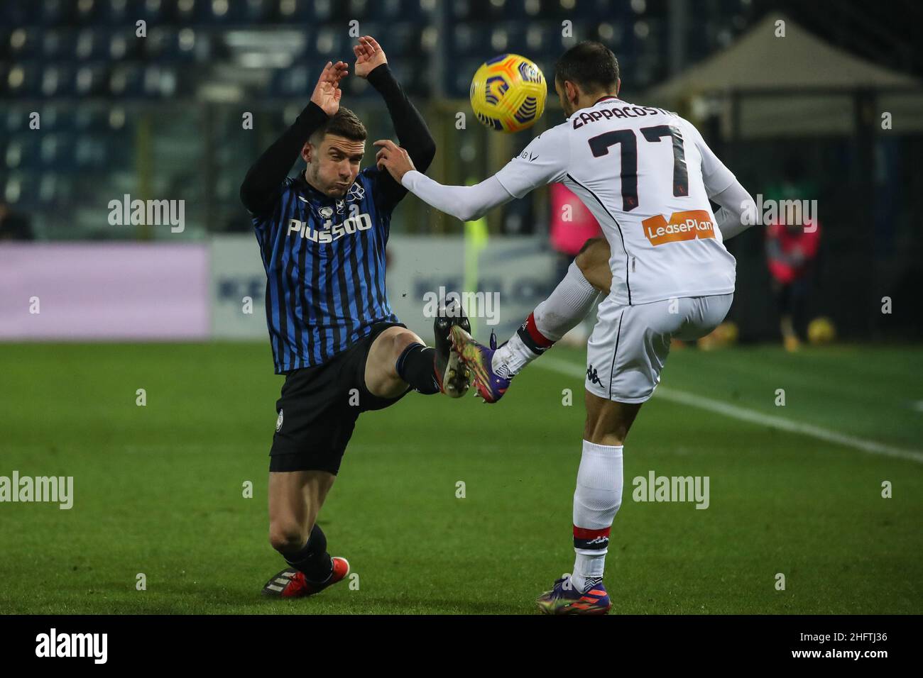 Stefano Nicoli/LaPresse 17-01-2021 Sport Soccer Atalanta contro Genova Serie A Tim 2020/2021 Stadio Gewiss nella foto Robin Gosens Davide Zappacosta Foto Stock