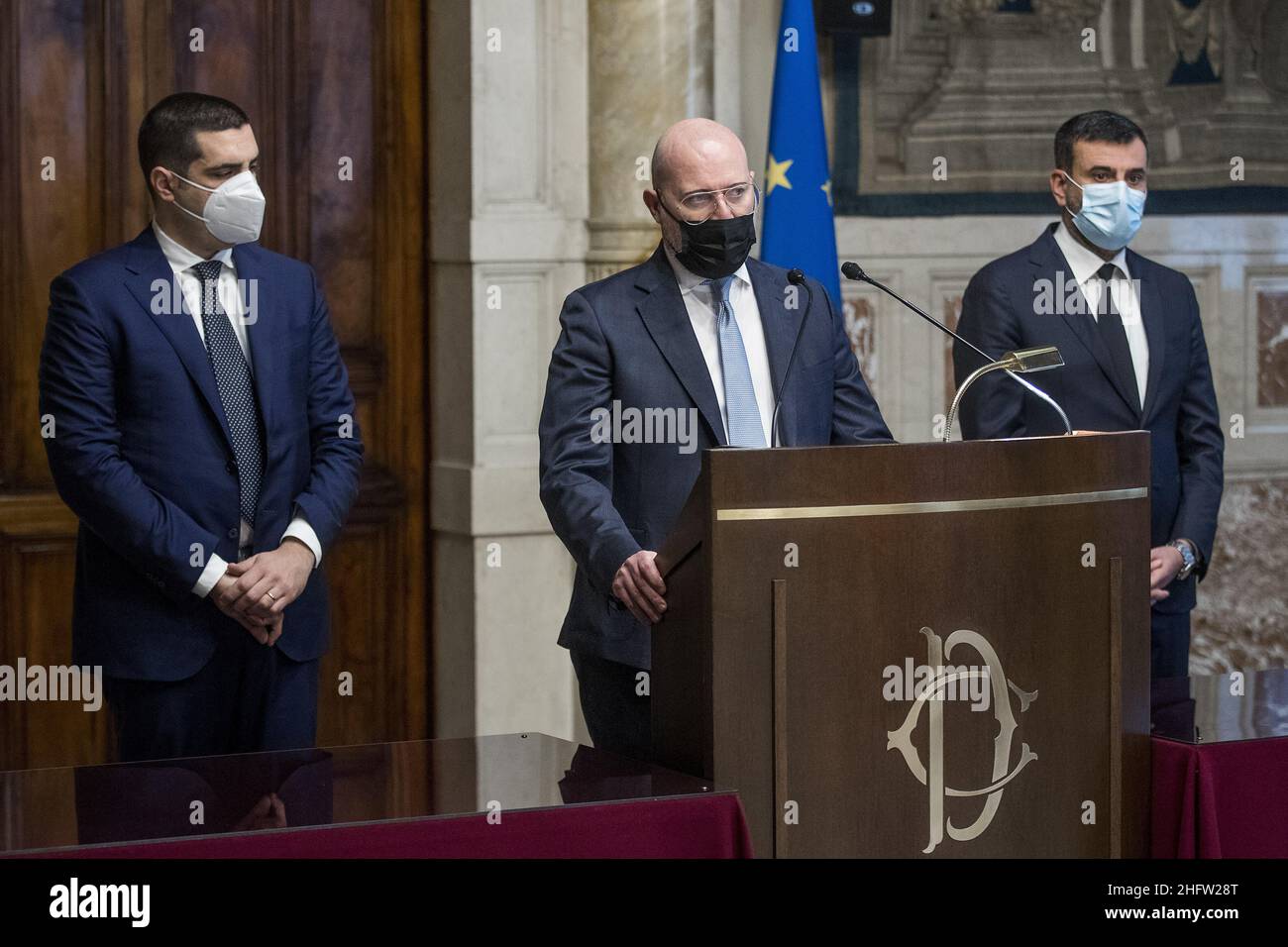 Foto Roberto Monaldo / LaPresse 10-02-2021 Roma Politica Camera dei deputati - Consultazioni del presidente del Consiglio incaricato Mario Draghi nella foto Michele De Pascale, Antonio De Caro, Stefano Bonaccini 10-02-2021 Roma (Italia) Camera dei deputati - le consultazioni del primo Ministro designano Mario Draghi nella foto Michele De Pascale, Antonio De Caro, Stefano Bonaccini Foto Stock