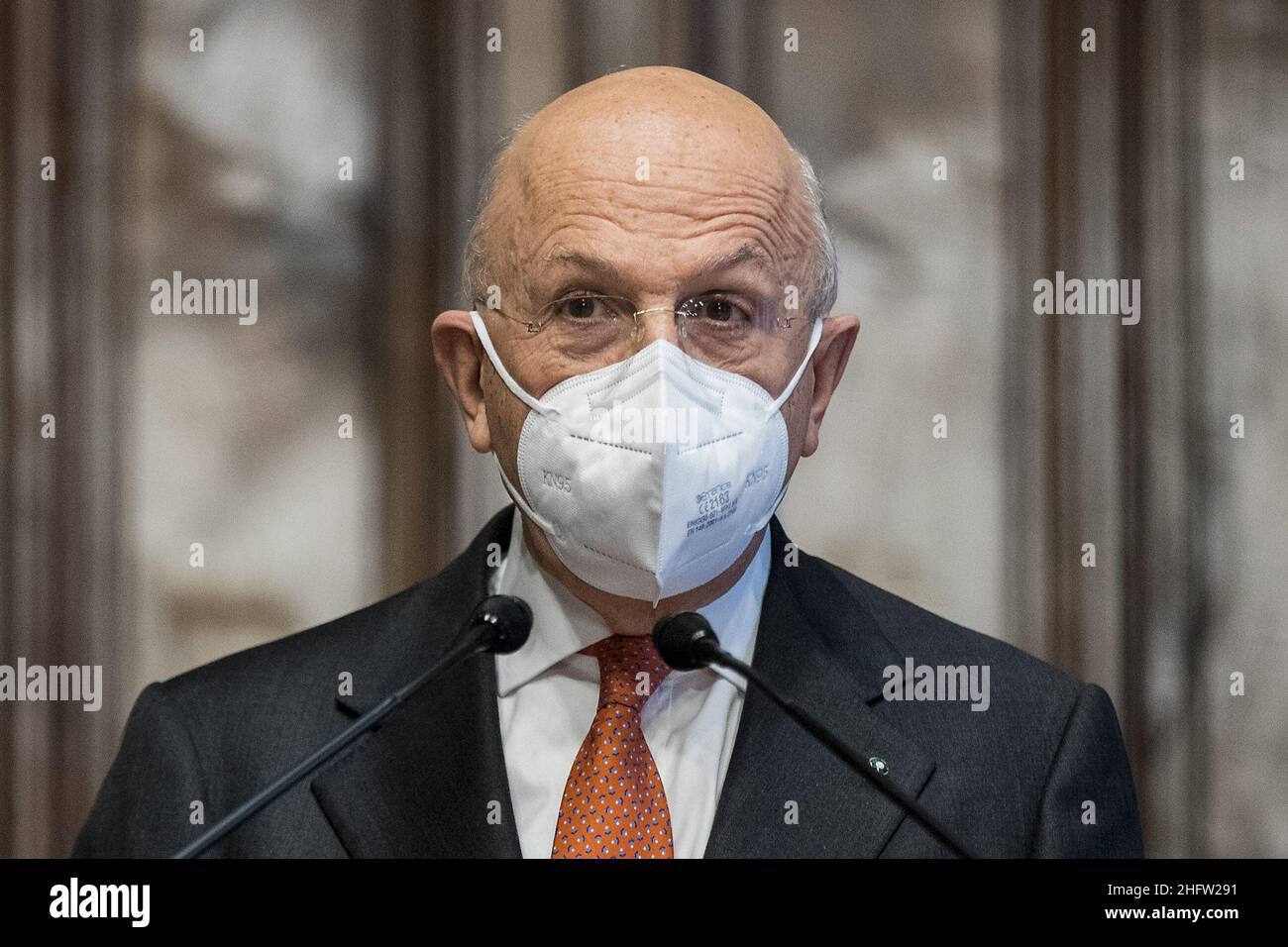 Foto Roberto Monaldo / LaPresse 10-02-2021 Roma Politica Camera dei deputati - Consultazioni del presidente del Consiglio incaricato Mario Draghi nella foto Stefano Patuanelli (Abi) 10-02-2021 Roma (Italia) Camera dei deputati - consultazioni del primo Ministro designano Mario Draghi nella foto di Stefano Patuanelli Foto Stock