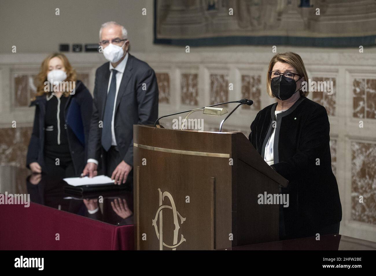 Foto Roberto Monaldo / LaPresse 10-02-2021 Roma Politica Camera dei deputati - Consultazioni del presidente del Consiglio incaricato Mario Draghi nella foto Maria Bianca farina (Ania) 10-02-2021 Roma (Italia) Camera dei deputati - consultazioni del primo Ministro designano Mario Draghi nella foto Maria Bianca farina Foto Stock