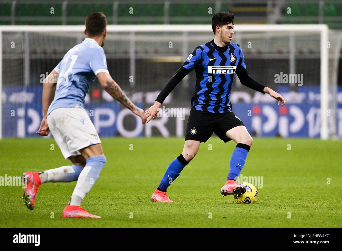 Marco Alpozzi/LaPresse 14 febbraio 2021 Milano, Italia sport soccer Inter Vs Lazio - Campionato Italiano Calcio League A TIM 2020/2021 - Stadio Giuseppe Meazza nella foto: Sergej Milinkovic-Savic (S.S. Lazio);Alessandro Bastoni (FC Internazionale Milano); Foto Stock