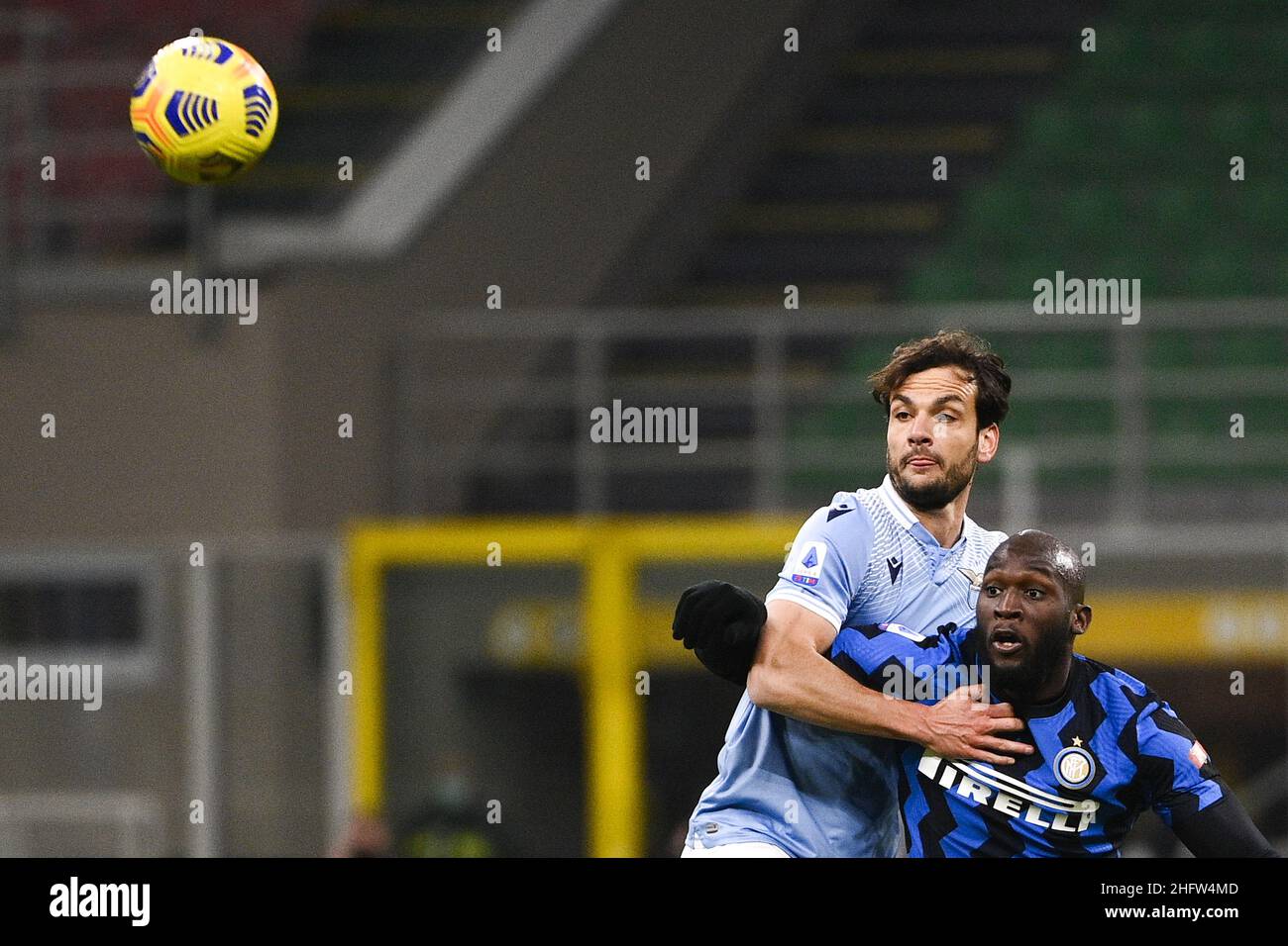 Marco Alpozzi/LaPresse 14 febbraio 2021 Milano, Italia sport soccer Inter Vs Lazio - Campionato Italiano Calcio League A TIM 2020/2021 - Stadio Giuseppe Meazza nella foto: Marco Parolo (S.S. Lazio);Romelu Lukaku (FC Internazionale Milano); Foto Stock