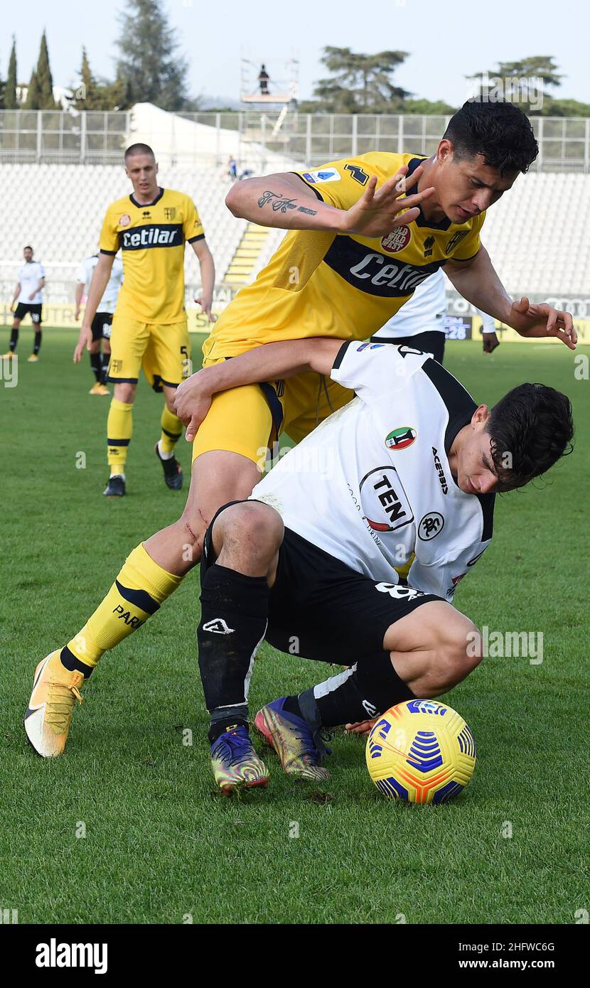 Foto LaPresse - Tano Pecoraro27 02 2021 la Spezia - (Italia)Sport CalcioSpezia vs ParmaCampionato di Calcio Serie A TIM 2020/2021 - Stadio "Alberto Picco"nella foto: osorio paredes, agudelo kevinPhoto LaPresse - Tano Pecoraro27 Febbraio 2021 Città la Spezia - (Italia)Sport SoccerSpezia vs ParmaCampionato Italiano di Calcio League A TIM 2020/2021 - "Alberto Picco" Stadiumin il pic: osorio paredes, agudelo kevin Foto Stock