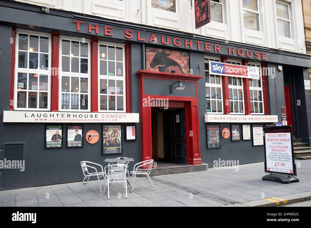 Il pub della casa di macellazione liverpools oldes pub che ospita la commedia della casa di risata e supposto essere infestato Liverpool Inghilterra Regno Unito Foto Stock