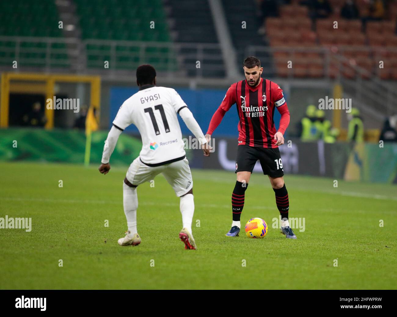 Theo Hernandez (AC Milan) durante il campionato italiano Serie A football match tra AC Milan e Spezia Calcio su Januray 17, 2022 allo stadio San Siro di Milano - Photo Nderim Kaceli/DPPI Foto Stock