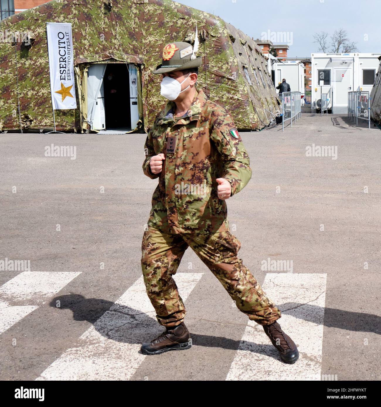 Mauro Scrobogna /LaPresse 20 marzo 2021 Roma, Italia News Coronavirus, emergenza sanitaria - Centro di vaccinazione militare Cecchijaila nella foto: Commissario straordinario per l'emergenza Covid19, il generale Francesco Paolo Figliuolo presso il centro di vaccinazione della cittadella militare di la Cecchignola Foto Stock