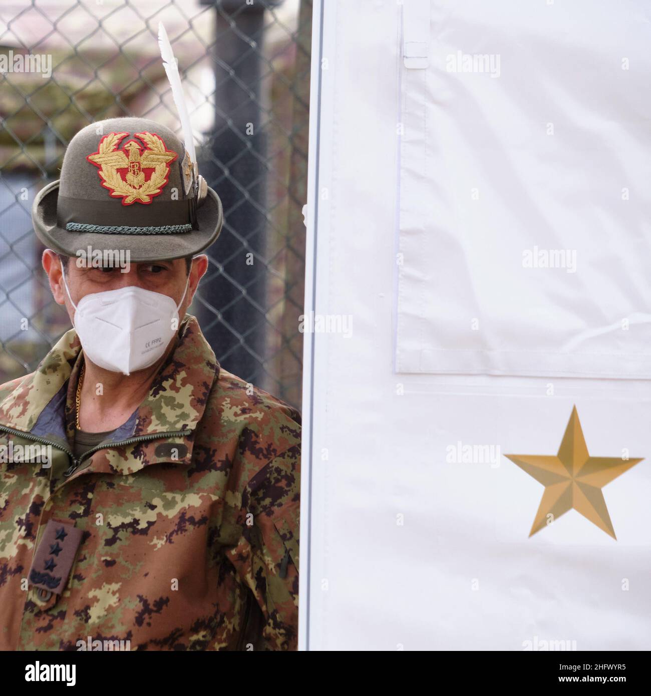 Mauro Scrobogna /LaPresse 20 marzo 2021 Roma, Italia News Coronavirus, emergenza sanitaria - Centro di vaccinazione militare Cecchignola nella foto: Commissario straordinario per l'emergenza Covid19, il generale Francesco Paolo Figliuolo presso il centro di vaccinazione della cittadella militare di la Cecchignola per sottoporsi al vaccino AstraZeneca contro il Covid19 Foto Stock