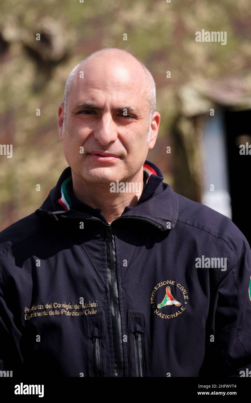 Mauro Scrobogna /LaPresse 20 marzo 2021 Roma, Italia News Coronavirus, emergenza sanitaria - Centro di vaccinazione militare Cecchijaila Coronavirus, emergenza sanitaria - Centro di vaccinazione militare Cecchijaila nella foto: Il Capo della protezione civile, Ing. Fabrizio Curcio presso il centro di vaccinazione della cittadella militare di la Cecchignola Foto Stock