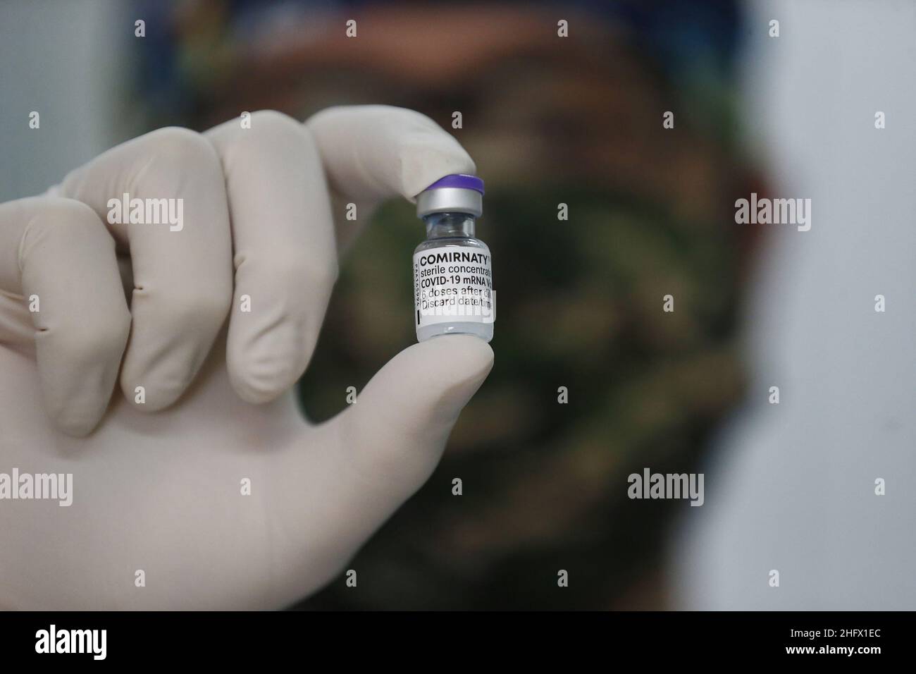 Cecilia Fabiano/LaPresse Marzo 23 , 2021 Roma (Italia) News : le vaccinazioni civili iniziano oggi nella città militare di Cecchignola a Roma nel Pic : il vaccino Pfizer Comirnaty Foto Stock