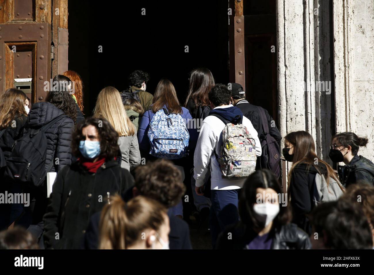 Foto Cecilia Fabiano/ LaPresse 07 Aprile 2021 Roma (Italia) Cronaca : Riapertura scuole dopo Pasqua nella foto : l&#x2019;entrata del liceo Ennio Quirino Visconti 07 Aprile 2021 Roma (Italia) News : riapertura della scuola nel Pic : l'ingresso al liceo Ennio Quirino Visconti Foto Stock