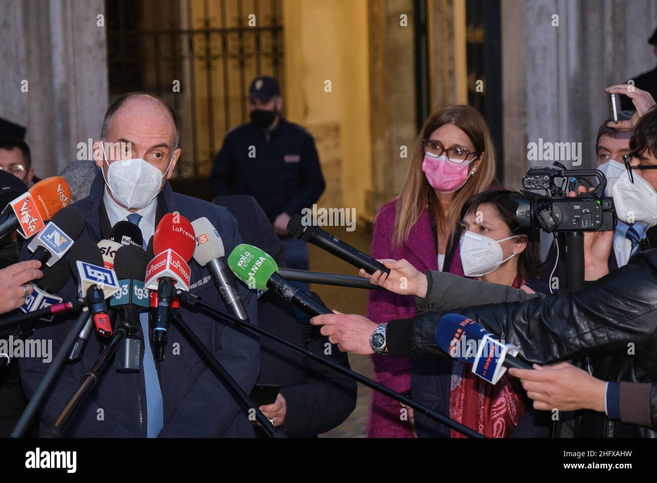 Mauro Scrobogna /LaPresse 16 aprile 2021&#xa0; Roma, Italia Politica Palazzo Chigi - Governo - ripresa nella foto: La delegazione del Partito democratico PD con Enrico letta, Simona Malpezzi, Debora Serracchiani dopo l'incontro con il Presidente Draghi sul tema del recupero e della riapertura Foto Stock