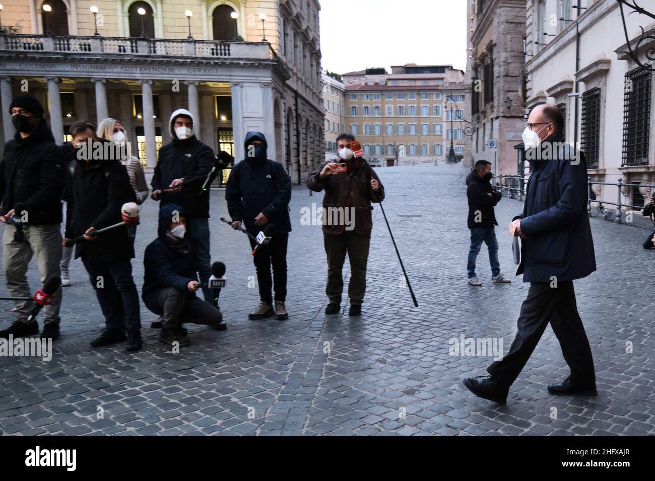 Mauro Scrobogna /LaPresse 16 aprile 2021&#xa0; Roma, Italia Politica Palazzo Chigi - Governo - ripresa nella foto: Il Segretario del democratico PD Enrico letta dopo l'incontro con il Presidente Draghi sul tema del recupero e della riapertura Foto Stock