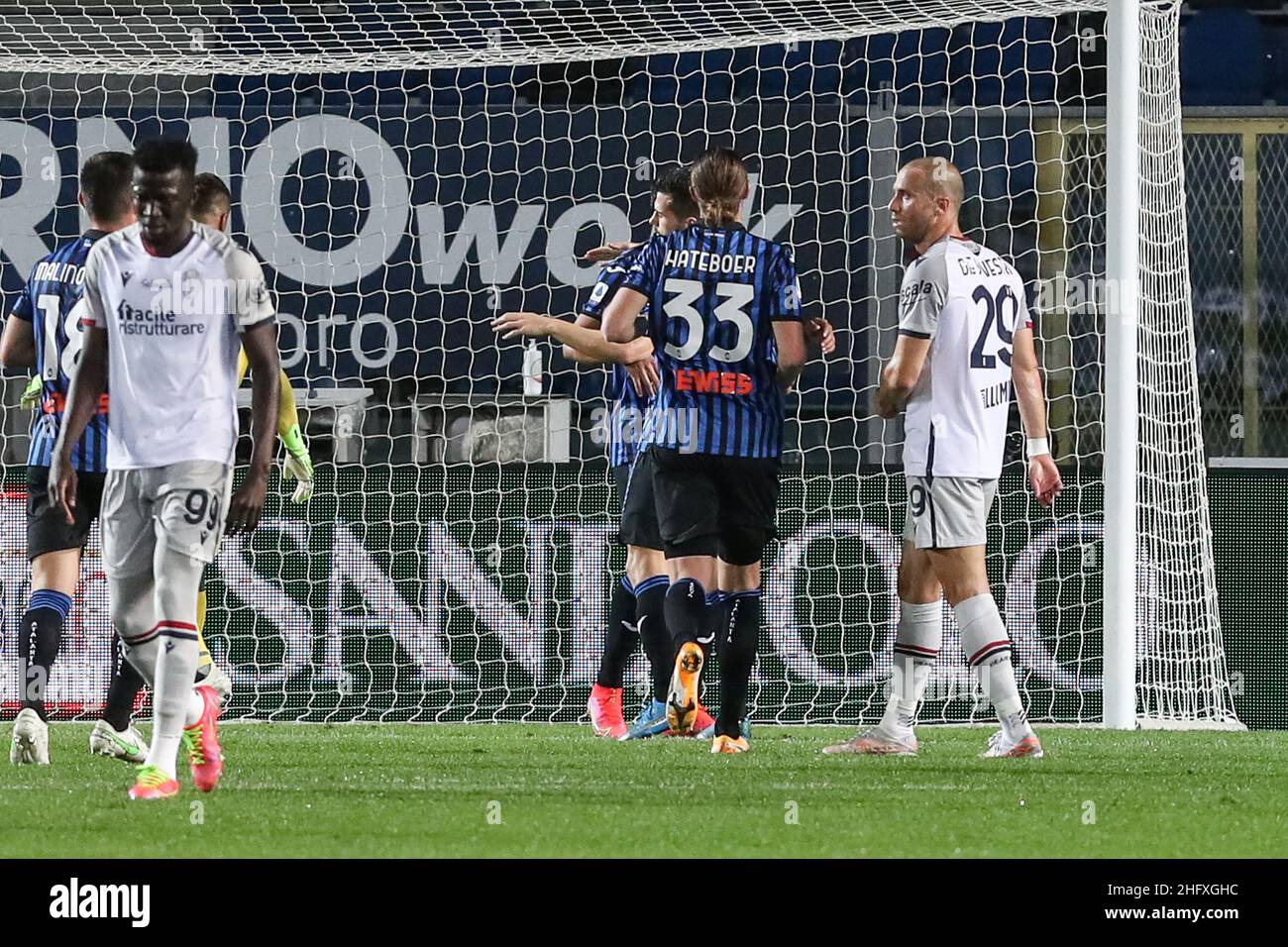 Stefano Nicoli/LaPresse 25-04-2021 Sport Soccer Atalanta vs Bologna Serie A Tim 2020/2021 Gewiss Stadium nella foto Luis Muriel celebra dopo aver segnato il traguardo 2-0 con i compagni di squadra Foto Stock