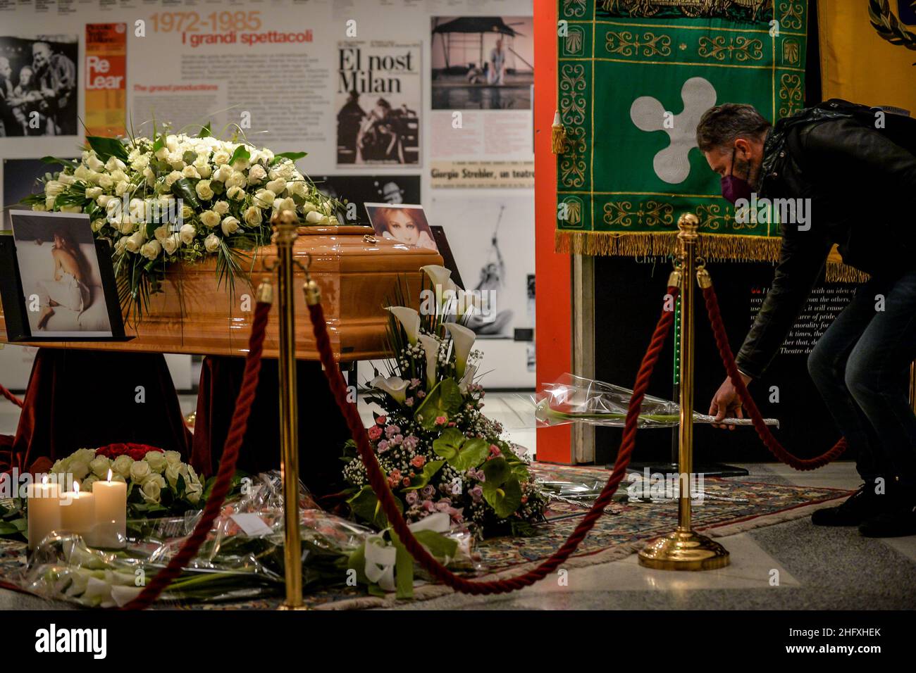 LaPresse - Claudio Furlan 27 Aprile 2021 - Milano (Italia) il salone funerario di Milva al piccolo Teatro Strehler Foto Stock