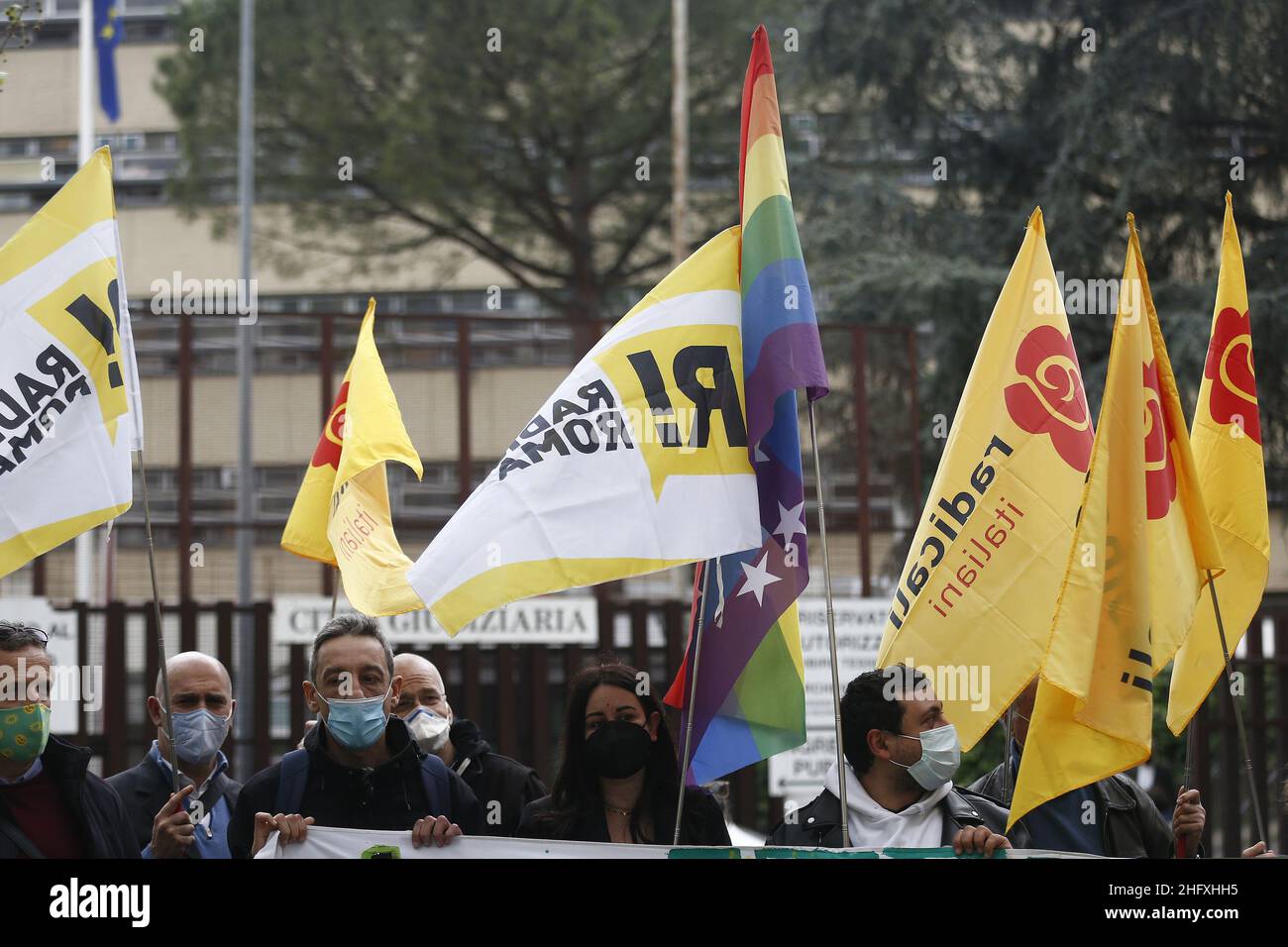 Cecilia Fabiano/ LaPresse Aprile 27 , 2021 Roma (Italia) News : dimostrazione dei radicali italiani davanti alla corte in occasione del processo di Walter De Benedetto nel Pic : la manifestazione antiproibizionista Foto Stock