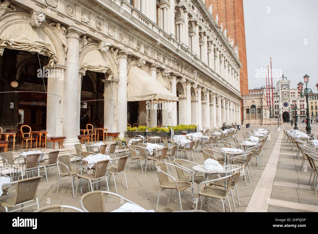 Foto Filippo Ciappi/LaPressecronaca 1- 05-2021 Venezia - ItaliaCoronavirus, primo week-end di riapertura nel centro storico di VeneziaNella Foto apertura del caffè ChioggiaPhoto Filippo Ciappi/LaPresseNews 01 Maggio 2021 Vénice - Italia Coronavirus, primo fine settimana di riapertura nel centro storico di Venere#xe8 Foto Stock