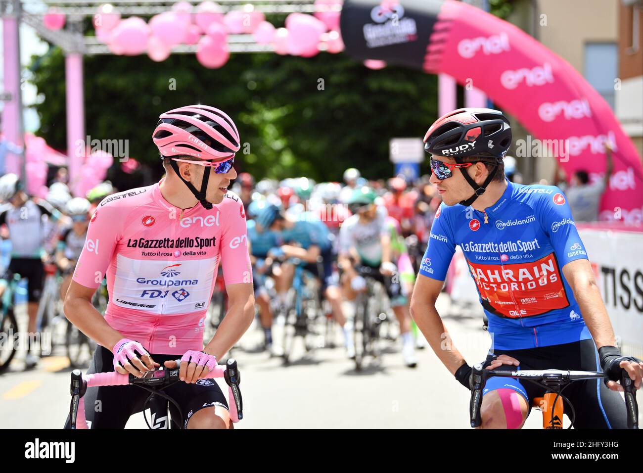 Massimo Paolone/LaPresse 14 maggio 2021 Notaresco, Italia Sport Cycling giro d'Italia 2021 - 104th edizione - Stage 7 - da Notaresco a Termoli nella foto: VALTER Attila (HUN) (GROUPAMA - FDJ), MADER Gino (sui) (BAHRAIN VITTORIOSO) Foto Stock