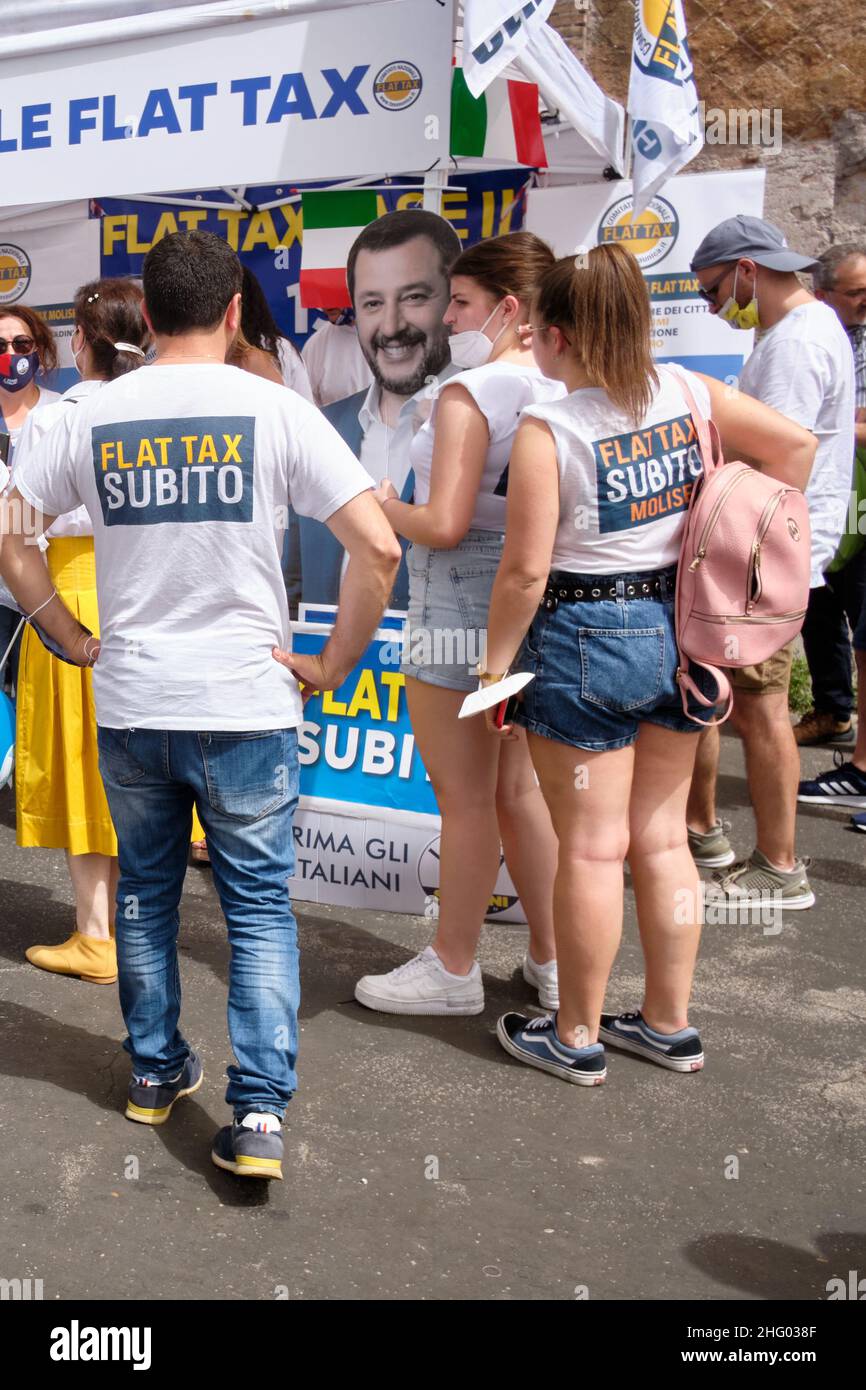 Mauro Scrobogna /LaPresse 19 giugno 2021 Roma, Italia Politica Lega - Italia primo evento nella foto: Spazio informativo riservato alla flat tax durante la manifestazione della Lega a sostegno dei candidati di centro-destra per le elezioni amministrative di Roma Foto Stock