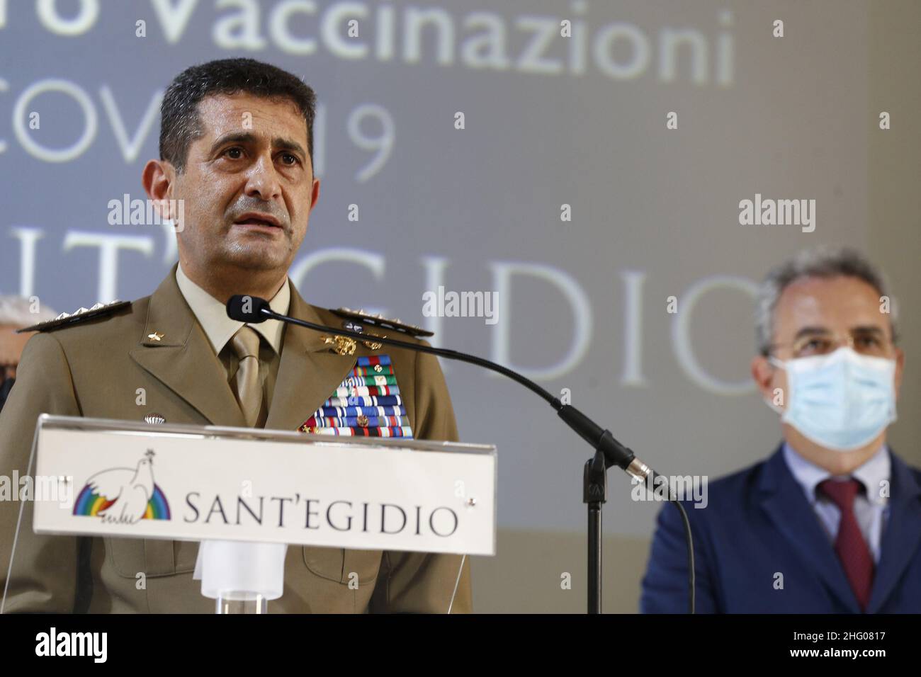 Cecilia Fabiano/ LaPresse Luglio 06 , 2021 Roma (Italia) News : inaugurazione del centro vaccino Covid 19 per le persone fragili creato da Sant&#x2019;Egidio in collaborazione con il Commissario straordinario per l'emergenza, la Croce Rossa Italiana e l'ASL Roma 1 nella Pic : Francesco Paolo Figliuolo , Marco Impagliazzo Foto Cecilia Fabiano/ LaPresse 06 luglio 2021 Roma (Italia) Cronaca : inaugurazione del centro per la vaccinazione anti Covid 19 dedicato alle persone framili realizzato dalla Comunit&#xe0; di Sant&#x2019;Egidio in collaborazione con il Commissario straordinario#x20 Foto Stock