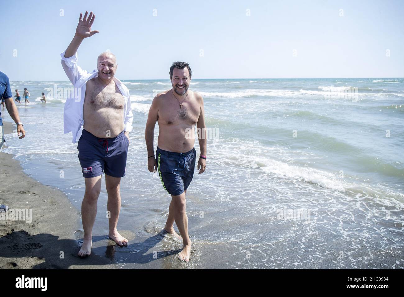 Roberto Monaldo / LaPresse 11-07-2021 Roma (Italia) Matteo Salvini sulla spiaggia di Fregene per la campagna referendaria sulla giustizia nella foto Enrico Michetti, Matteo Salvini Foto Stock