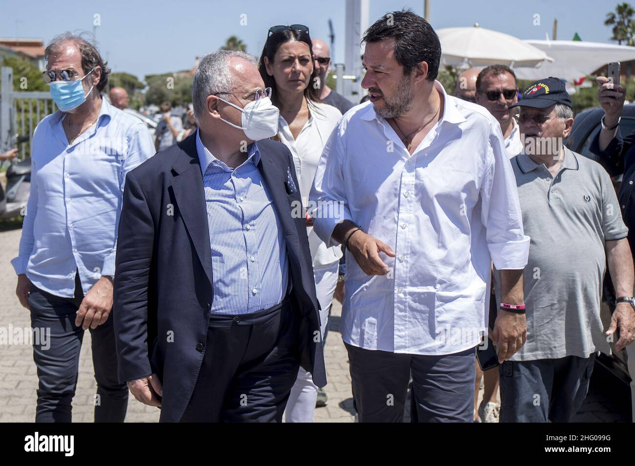 Roberto Monaldo / LaPresse 11-07-2021 Roma (Italia) Matteo Salvini sulla spiaggia di Fregene per la campagna referendaria sulla giustizia nella foto Claudio Lotito, Matteo Salvini Foto Stock