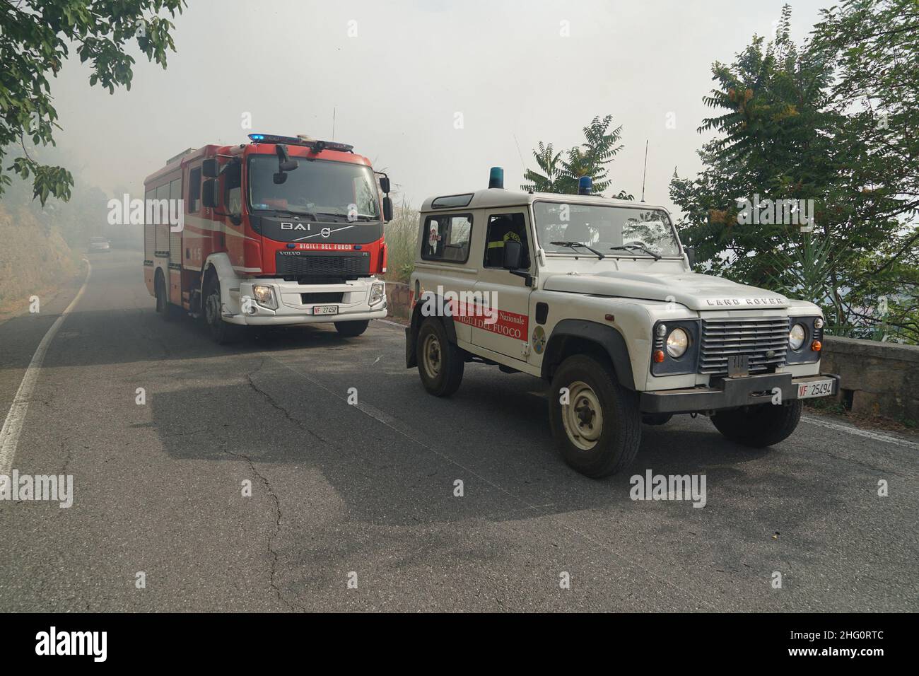 Luigi Salsini/LaPresse 11-08-2021 Fuscaldo (Cosenza) - Calbria - Italia News Italia Sud Italia bloccato dal fuoco selvatico: Calabria combattere gli incendi boschivi Foto Stock