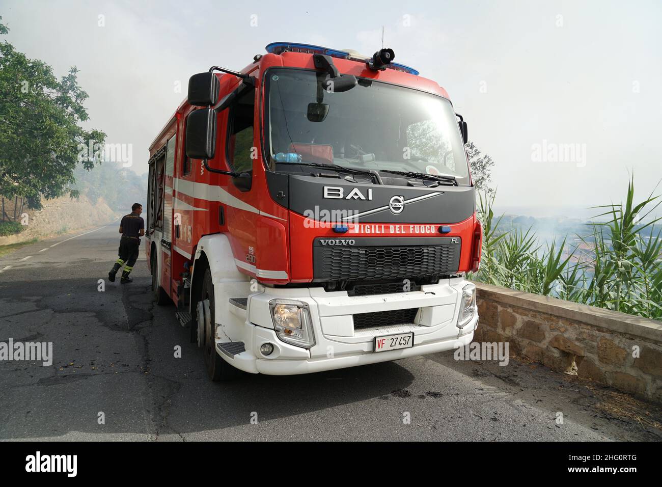 Luigi Salsini/LaPresse 11-08-2021 Fuscaldo (Cosenza) - Calbria - Italia News Italia Sud Italia bloccato dal fuoco selvatico: Calabria combattere gli incendi boschivi Foto Stock