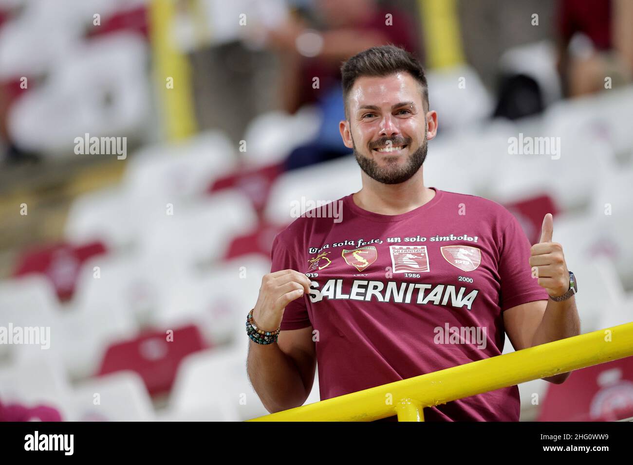 Alessandro Garofalo/LaPresse 16 agosto 2021 Salerno, Italia sport soccer Salernitana vs Reggina- Coppa Italia 2021/2022 - Stadio Arechi nella foto: Sostenitori di Salernitana Foto Stock