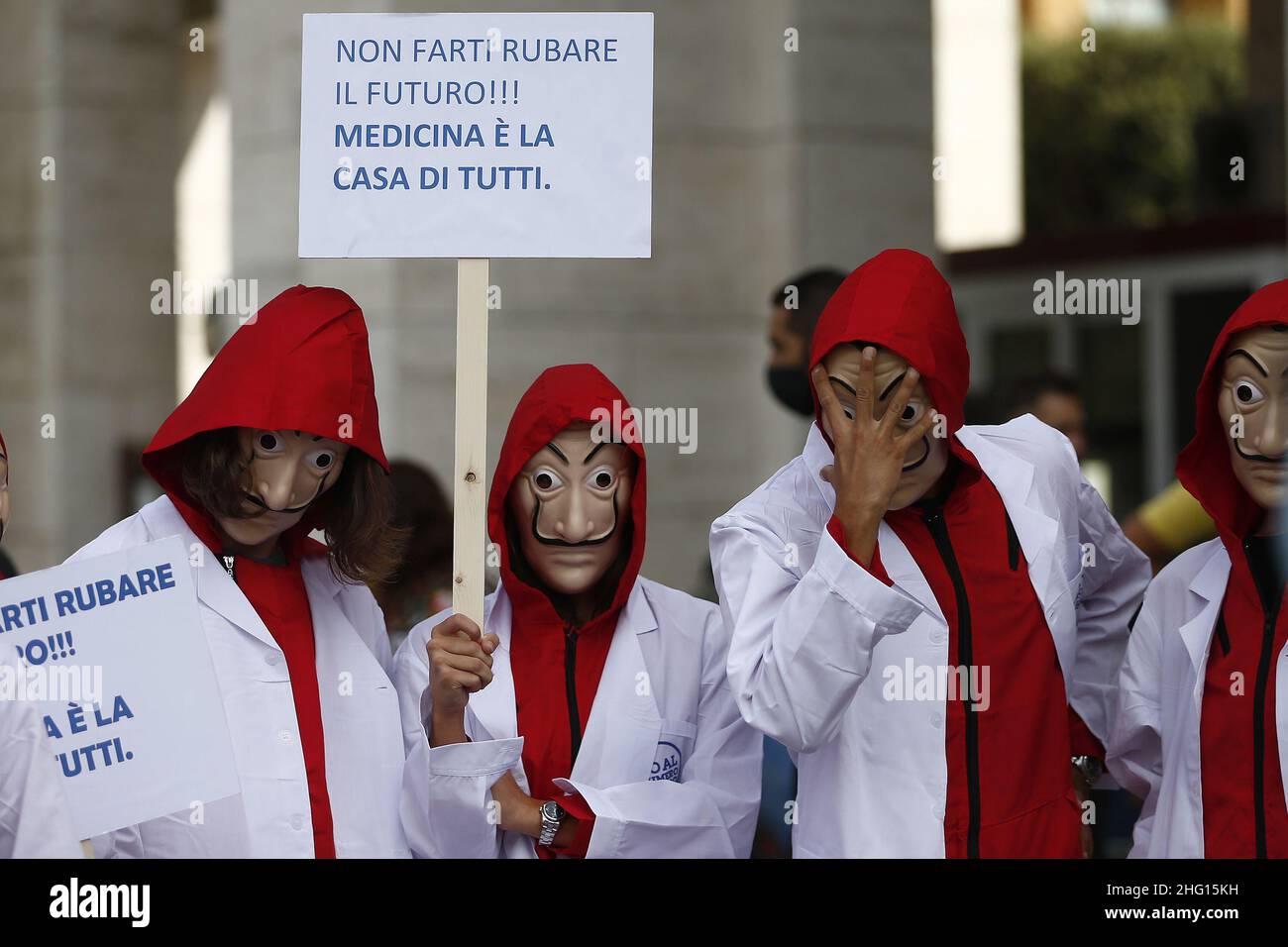 Cecilia Fabiano/ LaPresse Settembre 03 , 2021 Roma (Italia) News : proteste contro le prove di accesso ai corsi di laurea in Medicina nel Pic : i manifestanti dell'Università di Sapienza Foto Stock