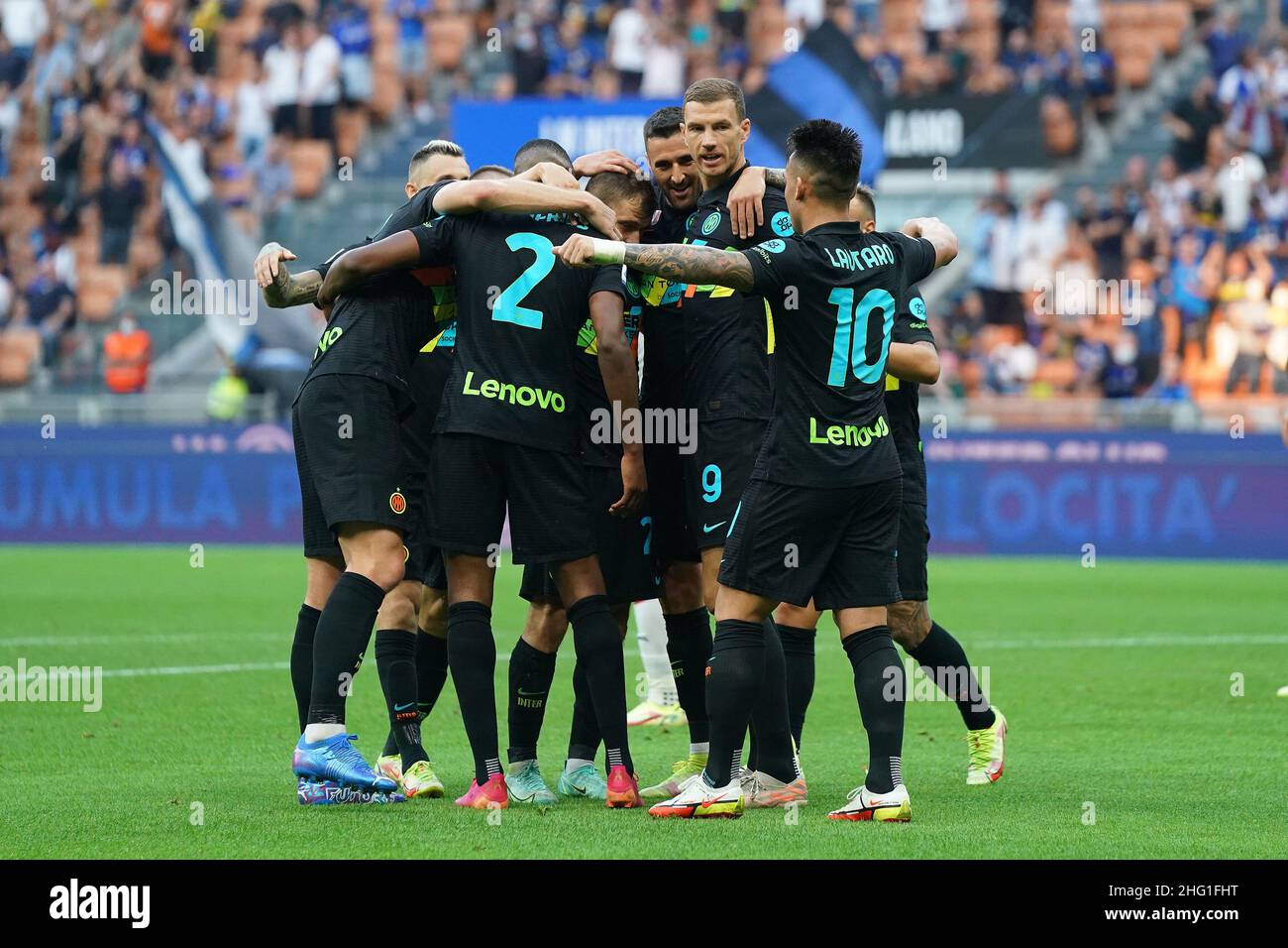 Spada/LaPresse Settembre 18 , 2021 - Milano,Italia Sport, Calcio Inter vs Bologna - Campionato Italiano Serie A Calcio 2021/2022 - Stadio San Siro nella foto: Nicolò Barella celebra dopo aver segnato l'obiettivo 3-0 Foto Stock