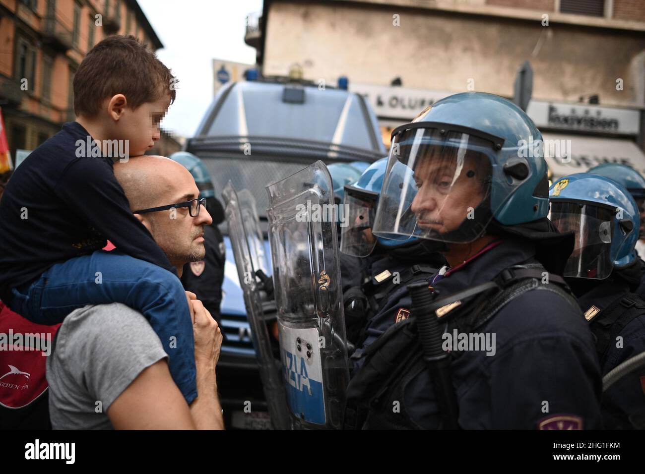 Foto Marco Alpozzi/LaPresse 18 Settembre 2021, Torino, Italia Cronaca Gestione contro il Green pass e contro la cosiddetta 'dettatura sanitariaa' dopo che il Governo Italiano ha reso obligatorio l'uso del Green Pass Foto Marco Alpozzi/LaPresse 18 Settembre 2021, Torino, Italia News dimostrazione contro il passo verde e contro la cosiddetta "dittatura sanitaria" dopo che il governo italiano ha reso obbligatorio l'uso del passo verde Foto Stock