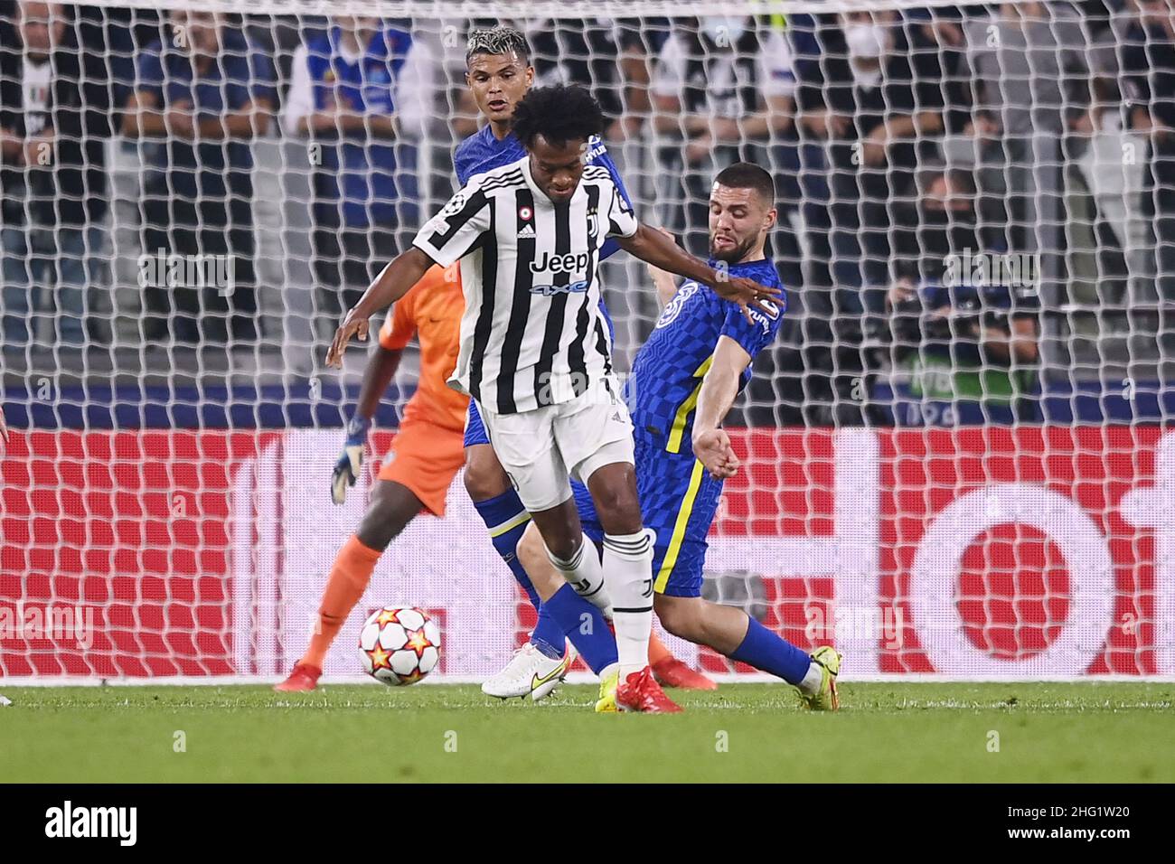 LaPresse - Fabio Ferrari 29 settembre 2021 Torino, Italia sport soccer Juventus FC vs Chelsea - UEFA Champions League 2021/2022 - palcoscenico di gruppo - Gruppo H - 2/6 - Stadio Allianz. Nella foto:Juan Cuadrado (Juventus F.C.); Foto Stock