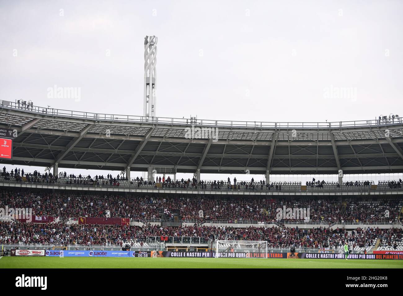 LaPresse - Fabio Ferrari 02 ottobre 2021 Torino, Italia sport calcio ESCLUSIVO TORINO FC Torino FC vs Juventus FC - Campionato Italiano Calcio League A TIM 2021/2022 - Stadio Olimpico Grande Torino. Nel pic:fan Foto Stock