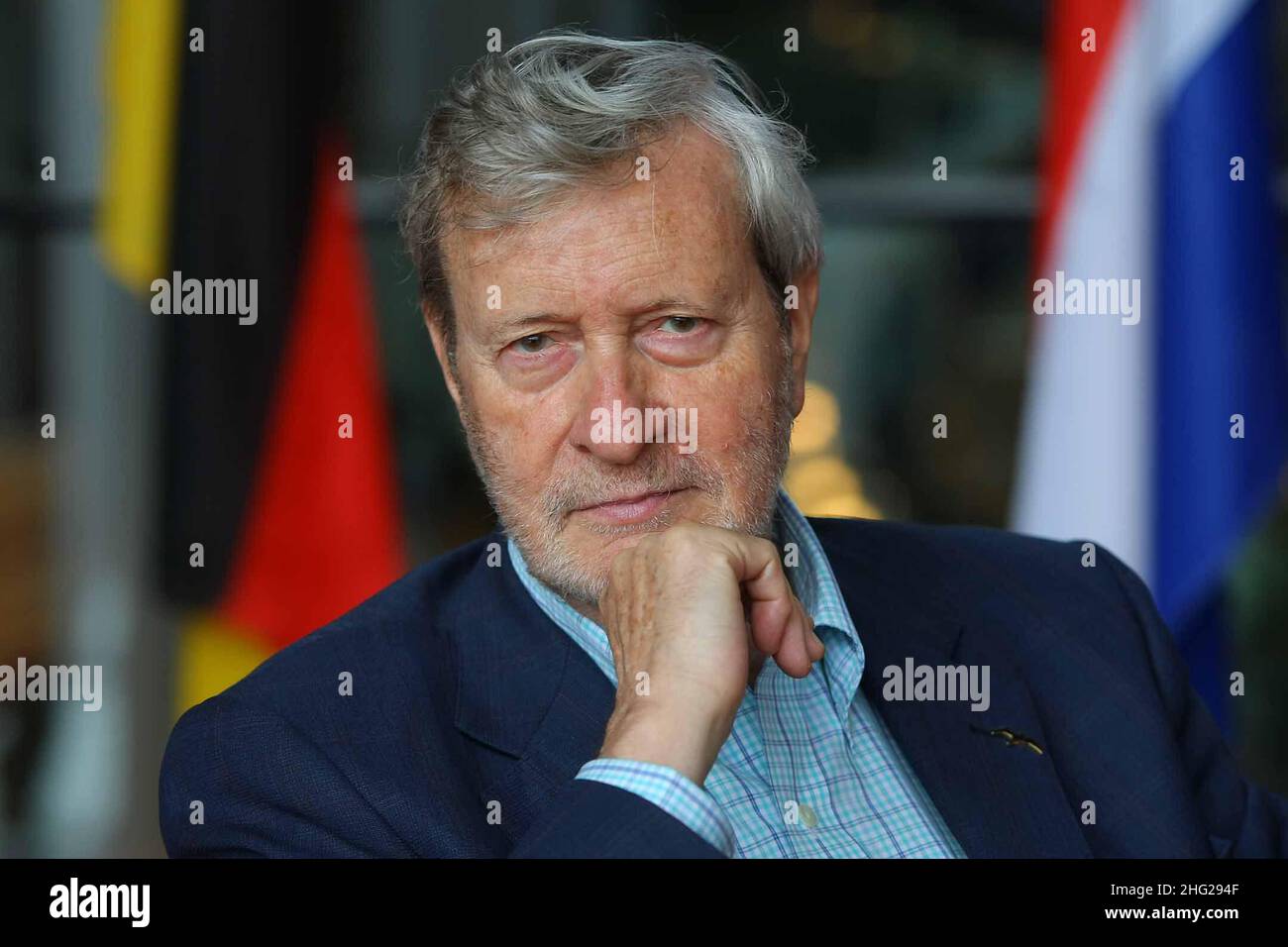 Gianni Vattimo si presenta per le fotografie presso l'edificio Louise Weiss di Strasburgo, Francia, durante una sessione inaugurale del Parlamento europeo. Foto Stock