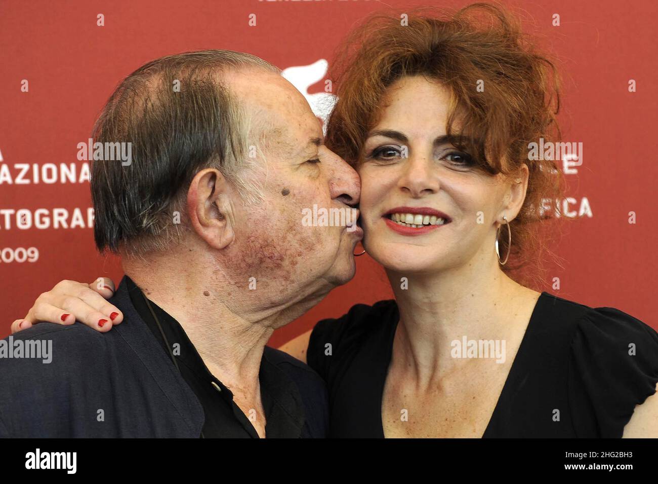 Direttore Tinto Brass attrice Caterina Varzi partecipa alla fotocellula 'Hotel Coubert' al Festival del Cinema di Venezia 66th Foto Stock