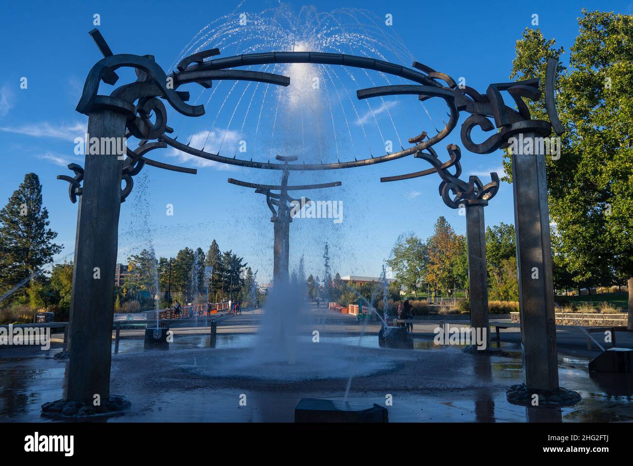 Rotary Riverfront Fountain and plaza che adorna l'ingresso del Riverfront Park a Spokane, WA Foto Stock