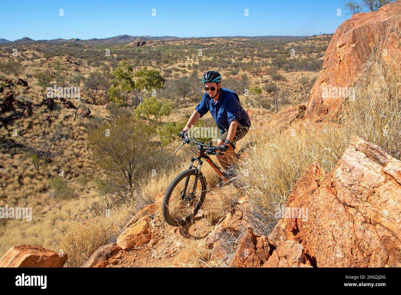 Mountain bike on Road Train, una pista sulla rete di sentieri di Alice Springs Foto Stock