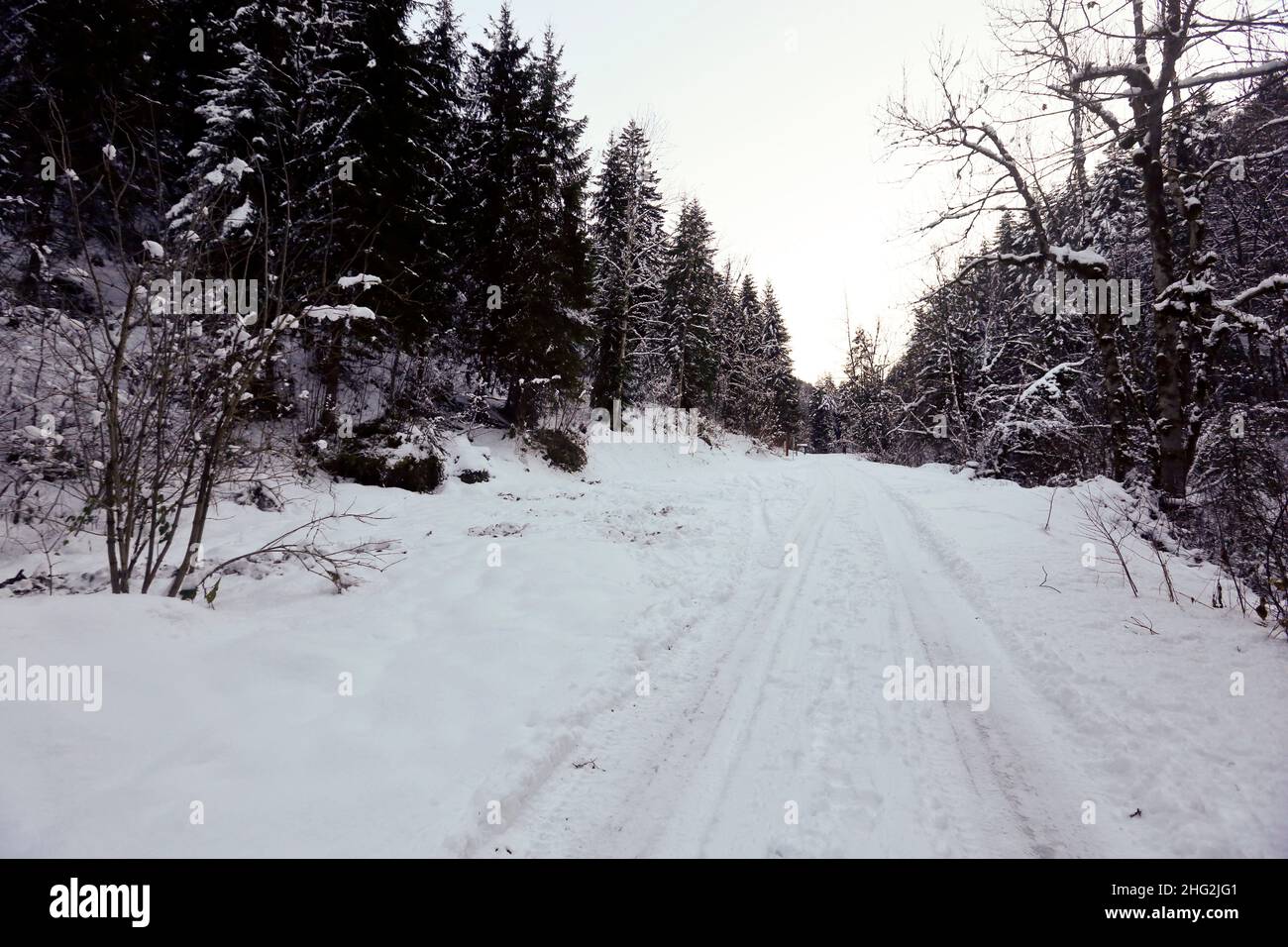 14 gennaio 2022. Le Martinet e Chevaline, alta Savoia, Francia. Scena degli omicidi Chevaline in inverno. Questo è il punto remoto in cui 10 anni fa Foto Stock