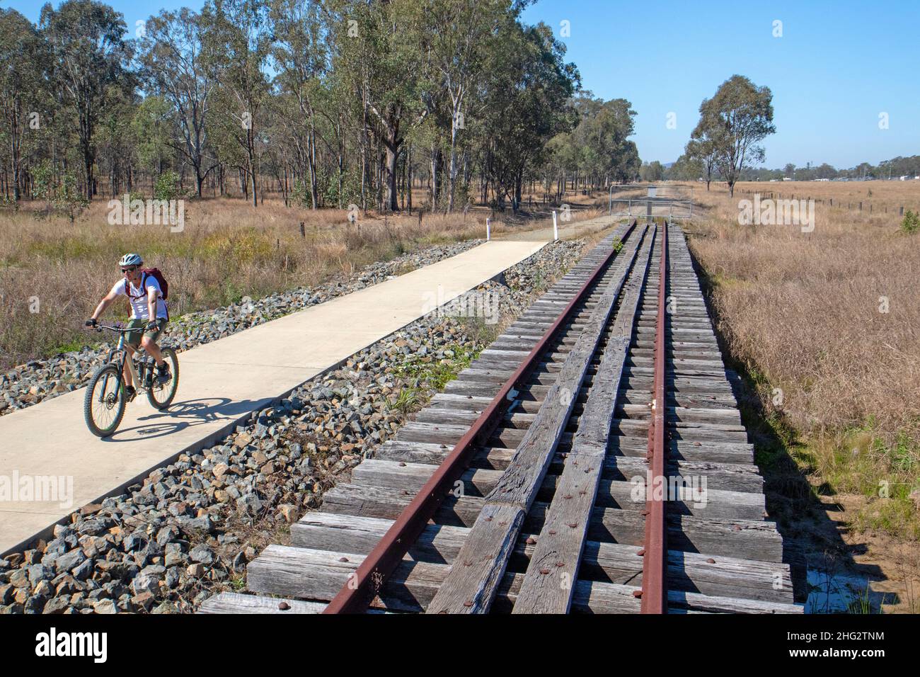 In bicicletta sul Brisbane Valley Rail Trail Foto Stock